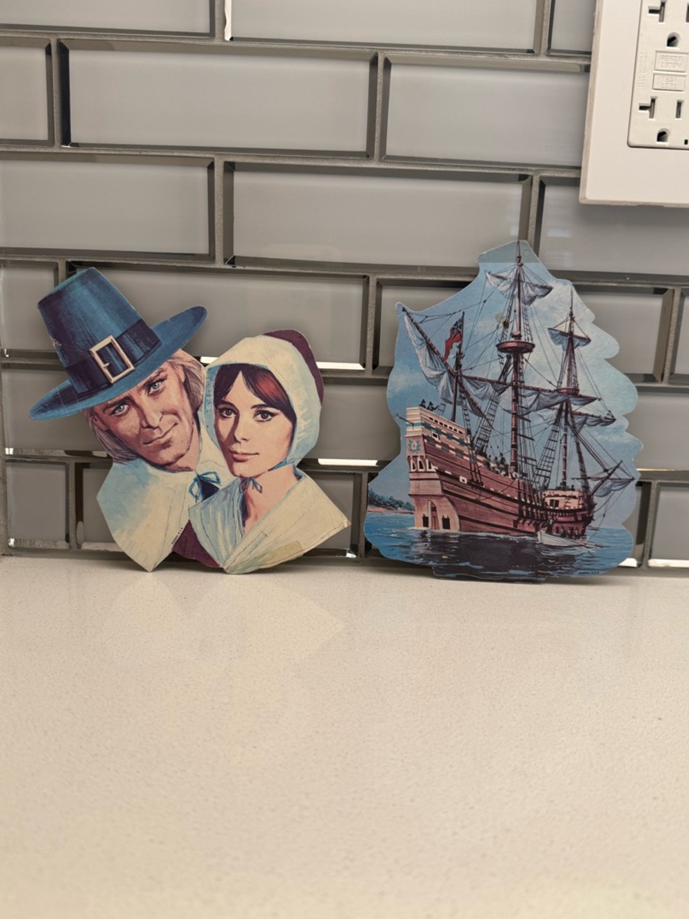 Vintage Die Cut Paperboard Thanksgiving Decorations Pilgrims Mayflower Ship 1977 - Picture 2 of 16